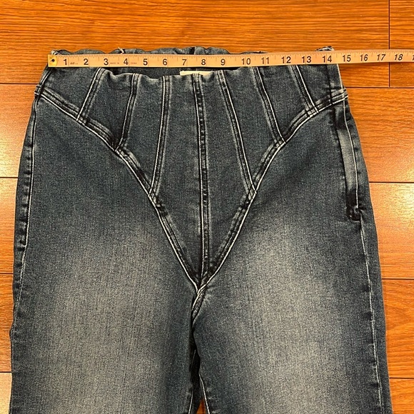 Good American Mega Compression Flare High Waist Jeans - Picture 11 of 15